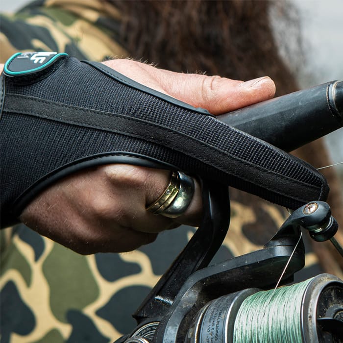 Wolf Kevlar Fishing Casting Glove XK-1 In Use 2