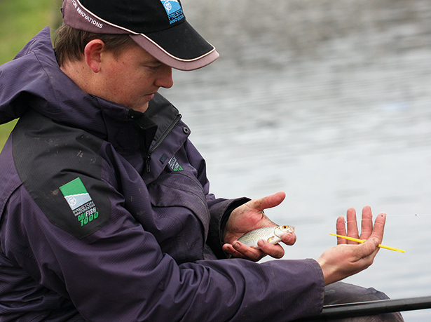 Unhooking-Fish-2