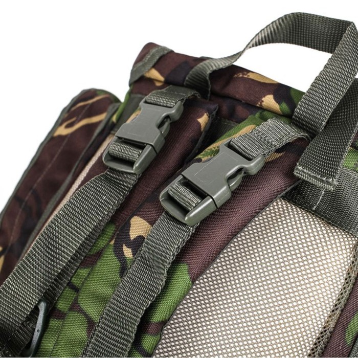 Cotswold Aquarius Woodland Camo Vulpine Sack Close Up 1