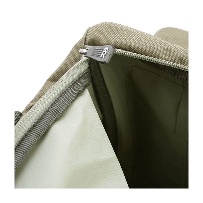 Daiwa Black Widow Fishing Carryall Inside