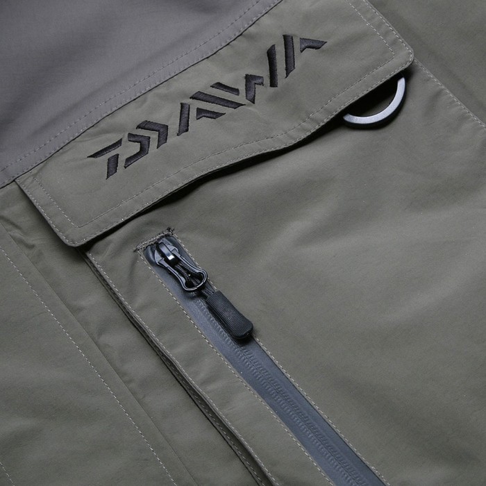 Daiwa Game Breathable Wading Jacket Cose Up 2