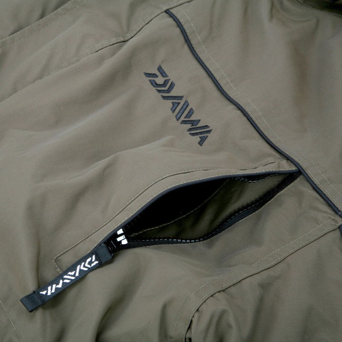 Daiwa Igloo 2 Piece Suit Close Up 3