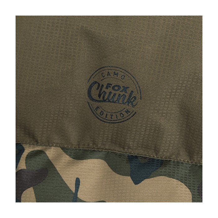 Fox Chunk Camo Khaki RS Gilet Logo Close Up