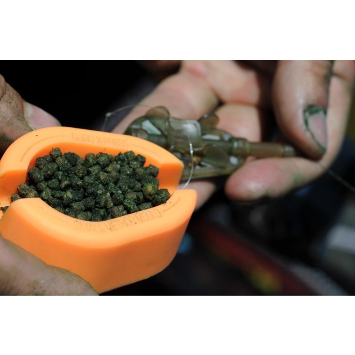 Guru X-Press Method Fishing Moulds In Use 2