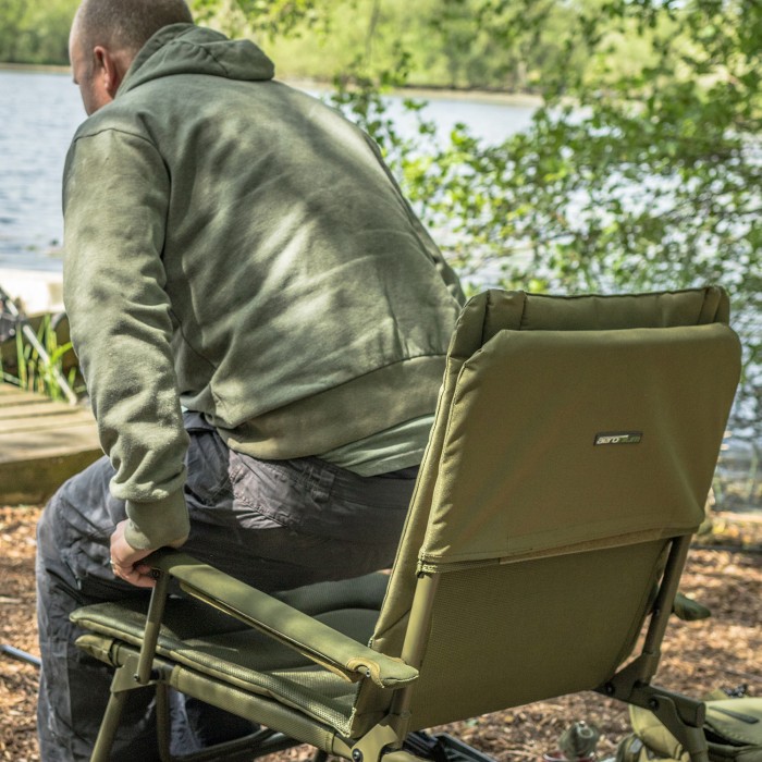 Korum Aeronium Supa Lite Fishing Chair Deluxe In Use 1