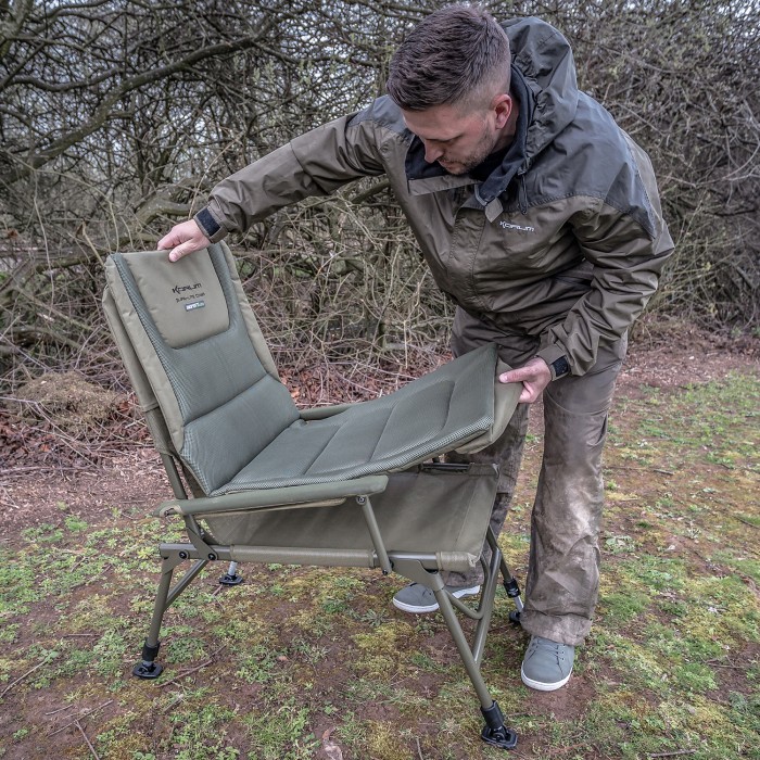 Korum Aeronium Supa Lite Fishing Chair Deluxe In Use With Removeable Mattress