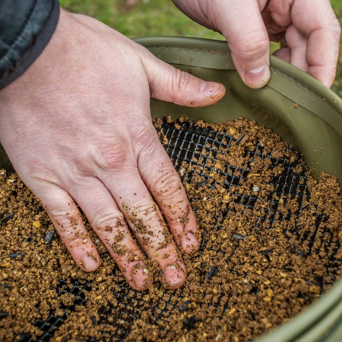 Korum EVA Groundbait & Riddle Set In Use With Bait