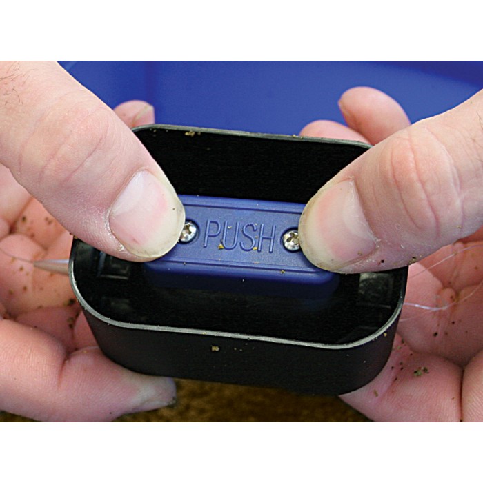 Preston Elasticated Flat Method Feeder Large In Use 3