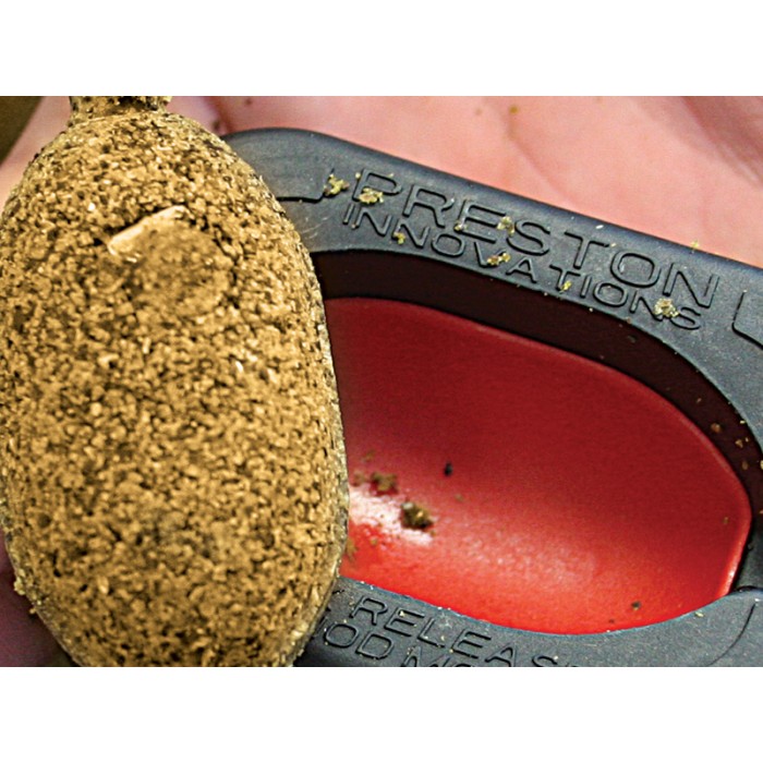 Preston Elasticated Flat Method Feeder Large In Use 4