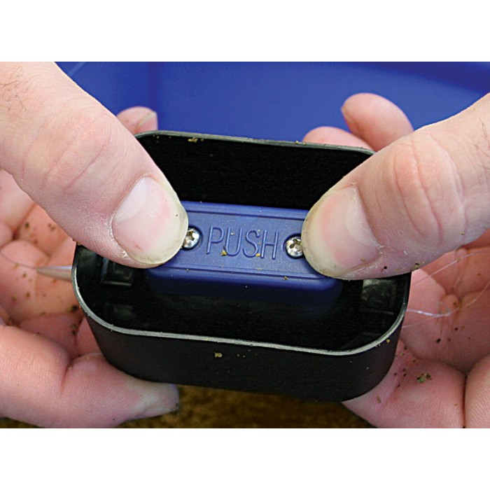 Preston In-Line Flat Method Fishing Feeder Small In Use 4