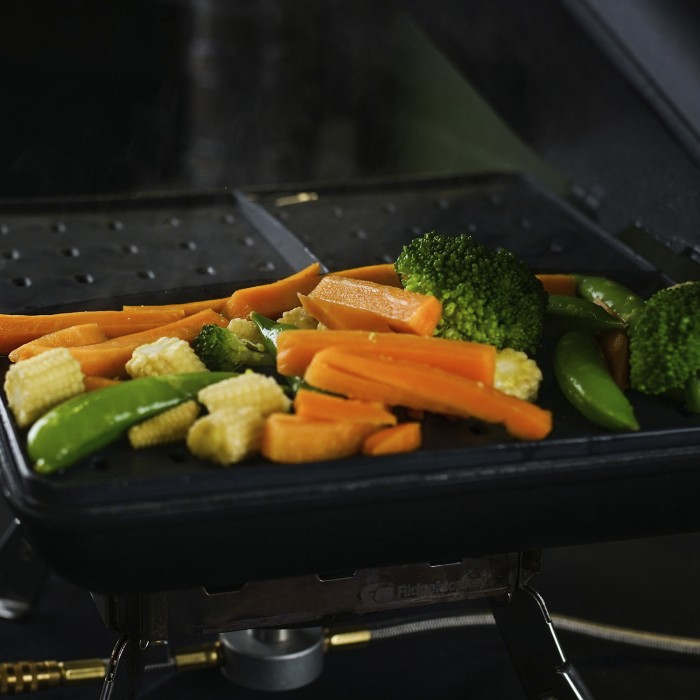 RidgeMonkey Connect Combi Set Steamer Fishing Tray In Use 1
