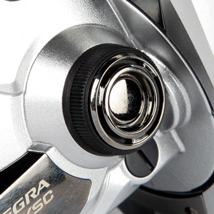 Shimano Ultegra CI4+ XSC Reel Close Up 2