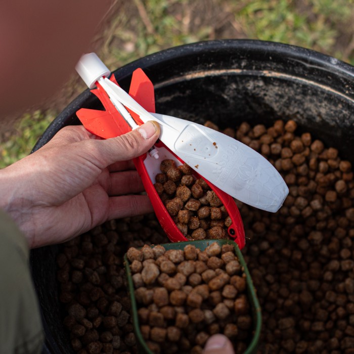 AD Wolf X-SPOD Performance White/Red Lifestyle 3