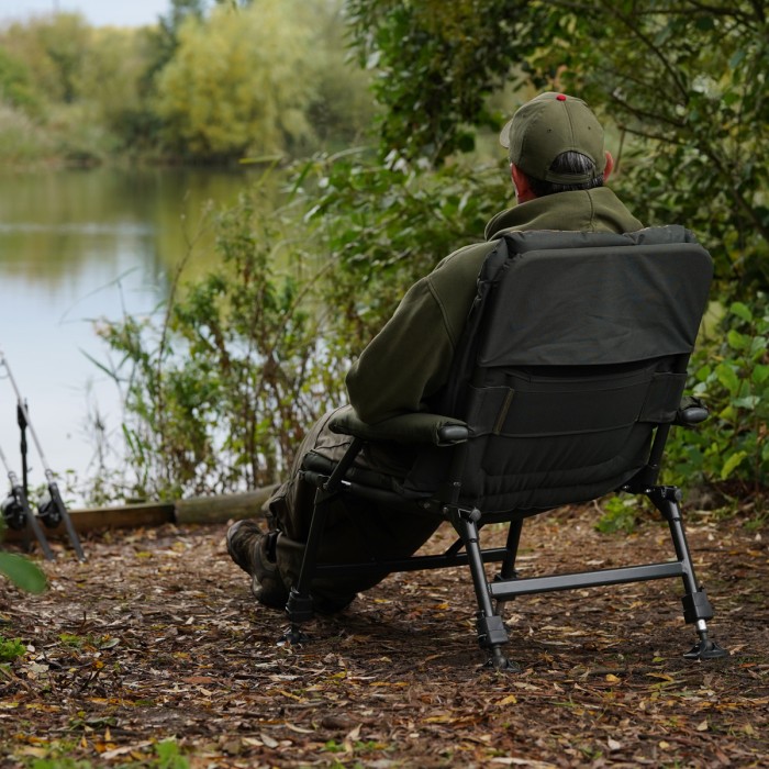 Advanta Discovery CCX DPM Relaxa Fishing Chair In Use 2