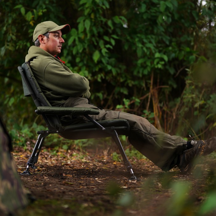 Advanta Discovery CCX DPM Relaxa Fishing Chair In Use 1