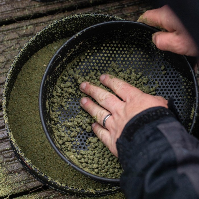 Advanta Pro EVA Round Ground Bait Bowl & Riddle In Use 4