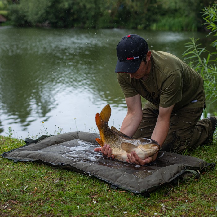 Advanta Protector MZ Beanie Unhooking Mat Large In Use  1