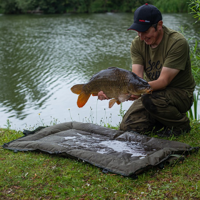 Advanta Protector MZ Beanie Unhooking Mat Large In Use  2