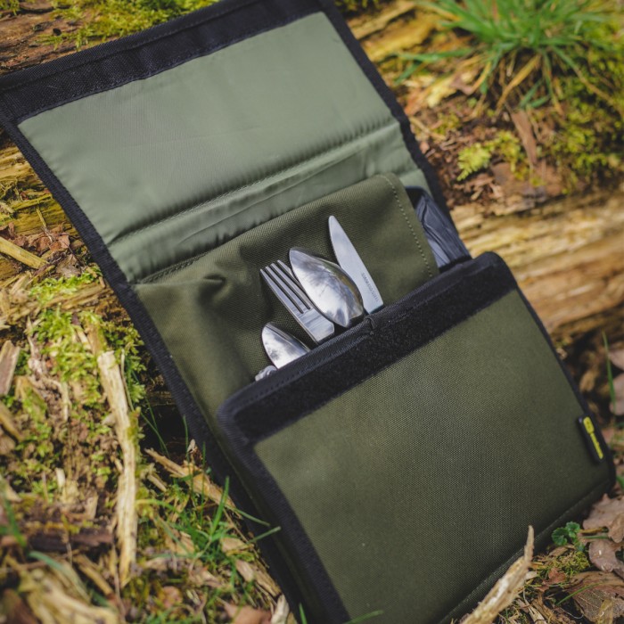 Aqua Black Series Fishing Compact Food Set In Use 2