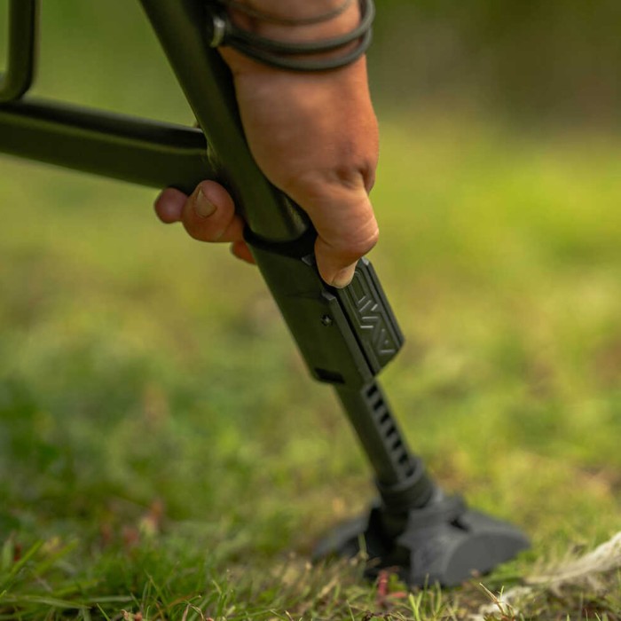 Avid Carp Benchmark Ultra Standard Bedchair 2