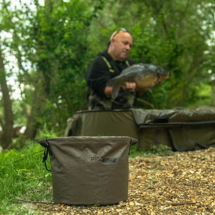 Avid Carp Pro-Tect Water Bucket 3