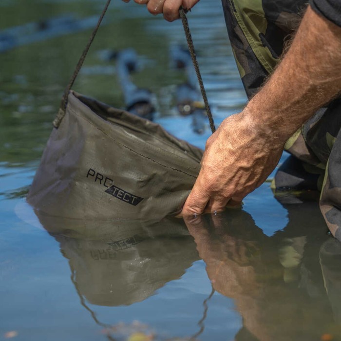 Avid Carp Pro-Tect Water Bucket 4