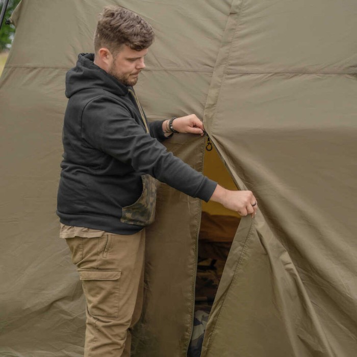 Avid Carp Revolve Screen House 2