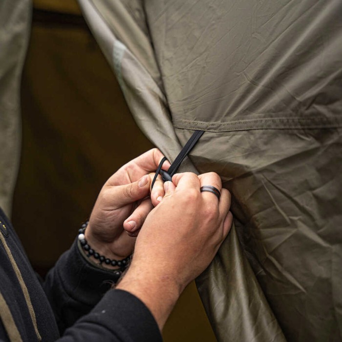 Avid Carp Revolve Screen House 10