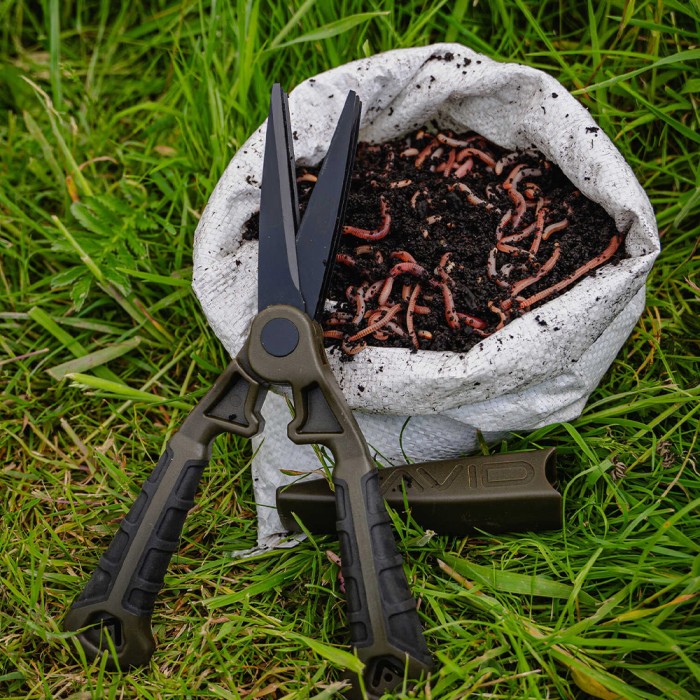 Avid Carp Worm Choppers In Use 4