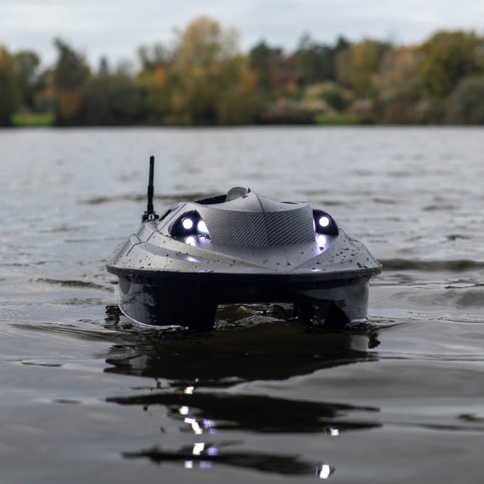 Future Carping V80 Carbon Bait Boat In Use 12
