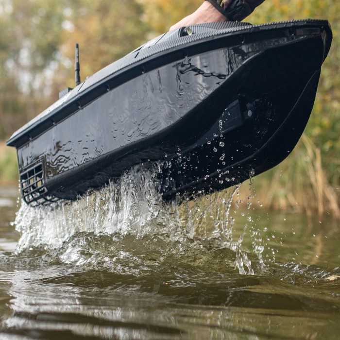 Future Carping V80 Carbon Bait Boat In Use 14