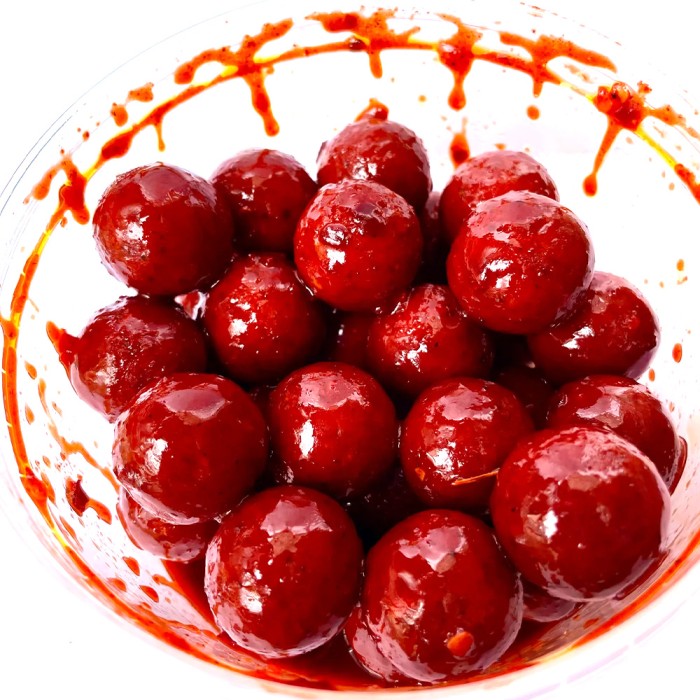 Catfish Pro Spicy Mack Boilies Tub 1