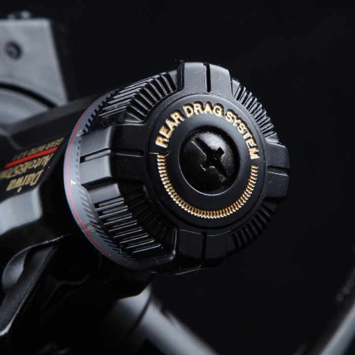Daiwa 1657DM Match Deluxe Reel Close Up On Black 2