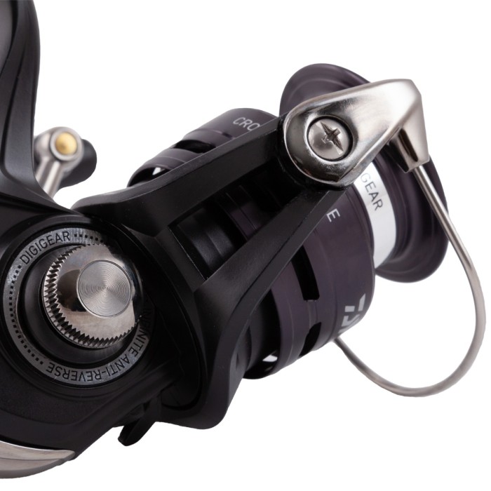 Daiwa 20 Crossfire Reel Black Close Up 4