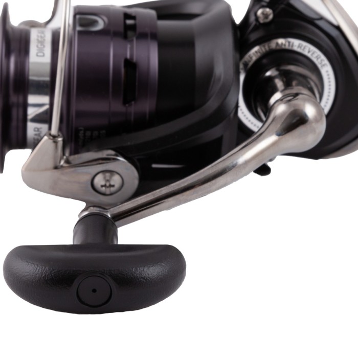 Daiwa 20 Crossfire Reel Black Close Up 1