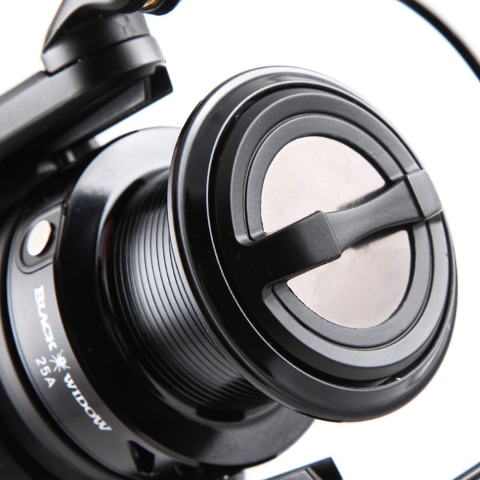 Daiwa Black Widow 25A Reel Close Up 4