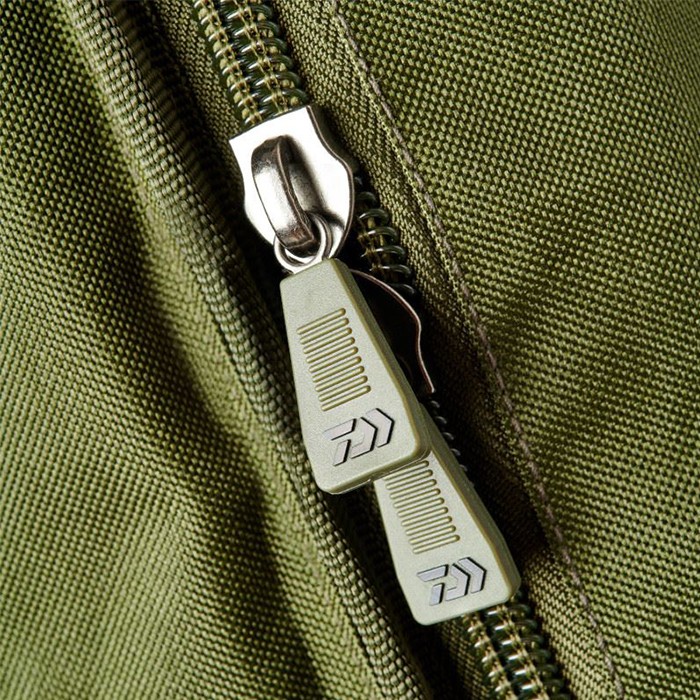 Daiwa Black Widow Ext 3 Fishing Rod Holdall Close Up Zip