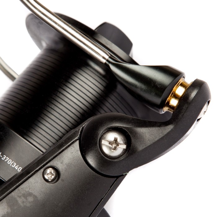 Daiwa Crosscast Black Reel Close Up 2