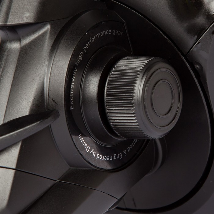 Daiwa Crosscast Black Reel Close Up 3