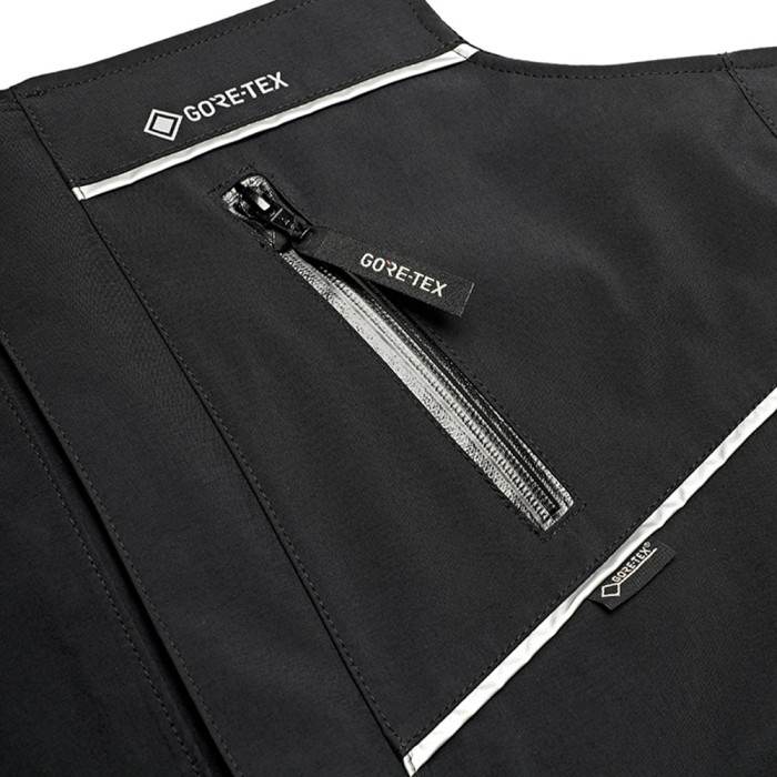 Daiwa Gore-Tex Bib N Brace Close Up 1