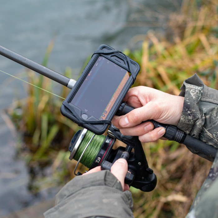 Deeper Pro Fishfinder Phone Example