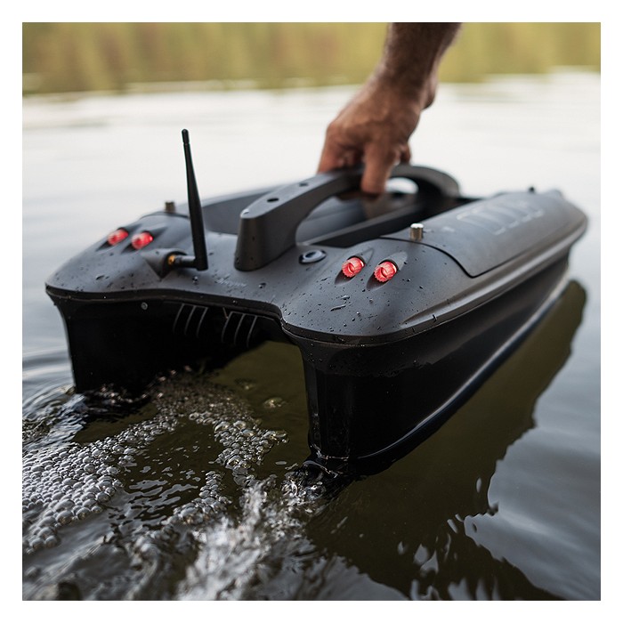 Deeper QUEST Bait Boat In Use 3