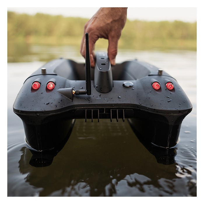 Deeper QUEST Bait Boat In Use 1