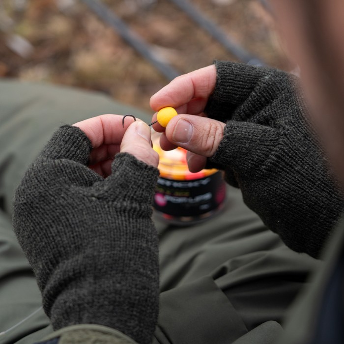 Heat Holders Forest Green Skala Fingerless Gloves - One Size In Use 4