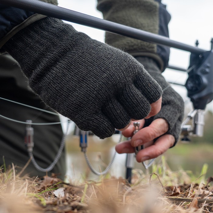Heat Holders Forest Green Skala Fingerless Gloves - One Size In Use 1