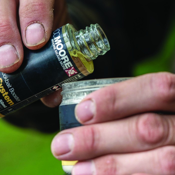 CC Moore Live System Pop Up Boosting Pack Hookbait Booster In Use