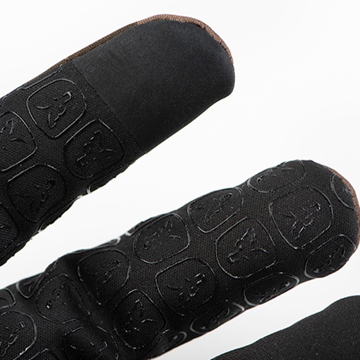 Fox Camo Thermal Fishing Gloves Close Up Fingers 2