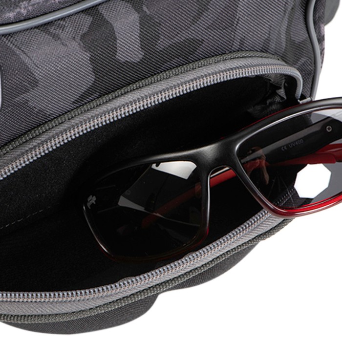 Fox Rage Voyager Camo Medium Carryall Close Up 3