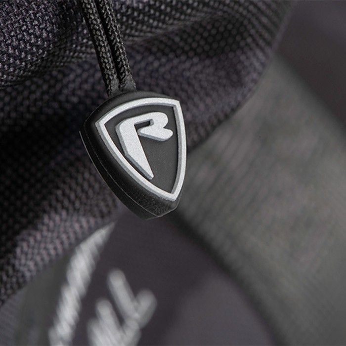 Fox Rage Voyager Camo Medium Holdall Close Up Zip