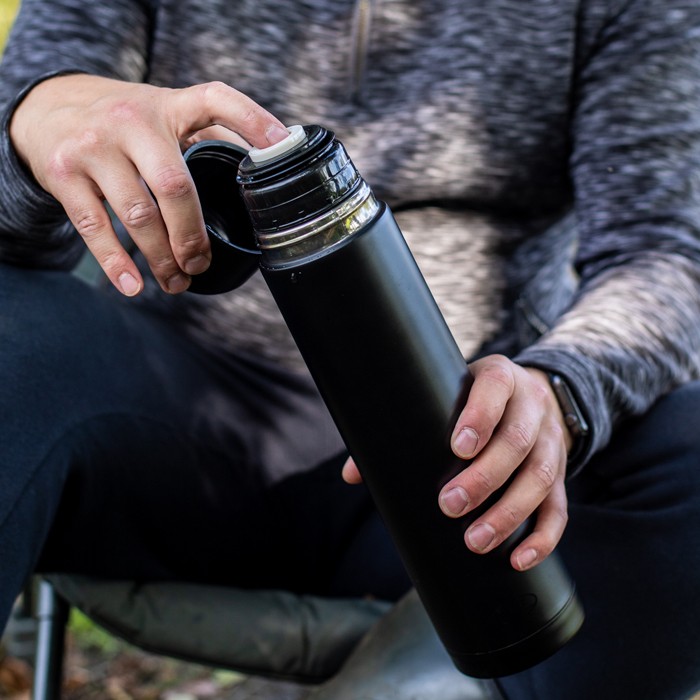 Highlander Fishing Duro Flask 1L Black In Use 2